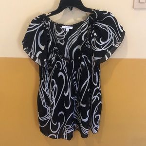 Black and white womans top short sleeve